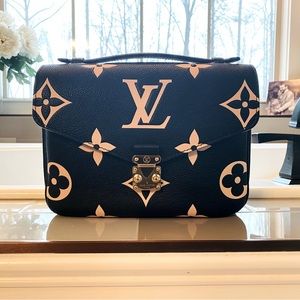 LOUIS VUITTON Empreinte Monogram Giant Pochette Metis Arizona